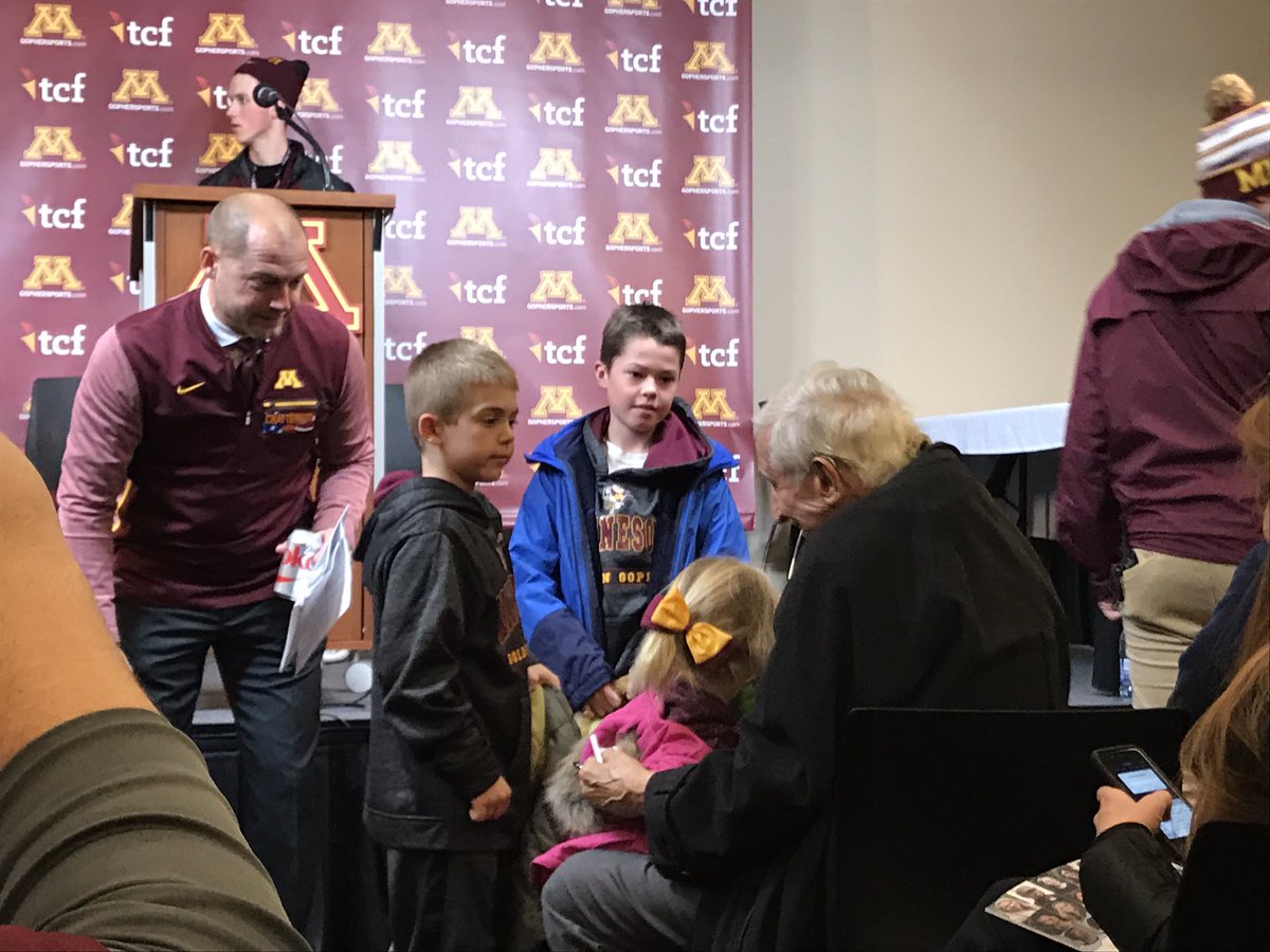 GopherHole's tweet photo. P.J. Fleck ended his press conference by bringing his kids over to meet Sid. He said, "say hi to Mr. Sid." #Gophers https://t.co/D0P8bxuNY5