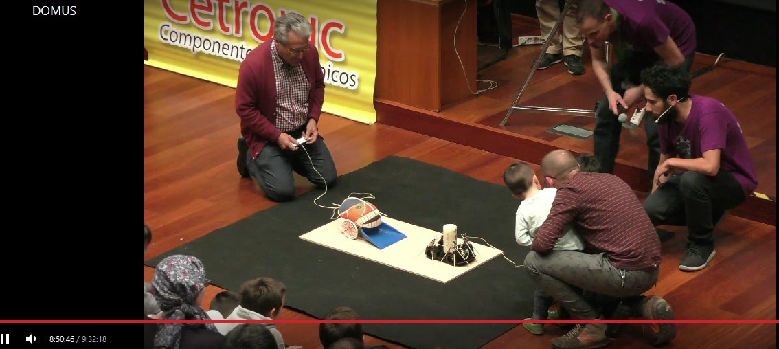 liga_de_robots's tweet photo. No se que estaréis haciendo, pero retweet si no podéis dejar de ver a un señor de 76 años compitiendo con un niño de 6 en la #hebocon de la #OSHWDem #OSHWDem17 #OSHWDem2017 https://t.co/N1nyHeB2Qi …(minuto 8:52:20) Pero LO MEJOR es después del combate #chavalclassy https://t.co/9enaM6JDJ8