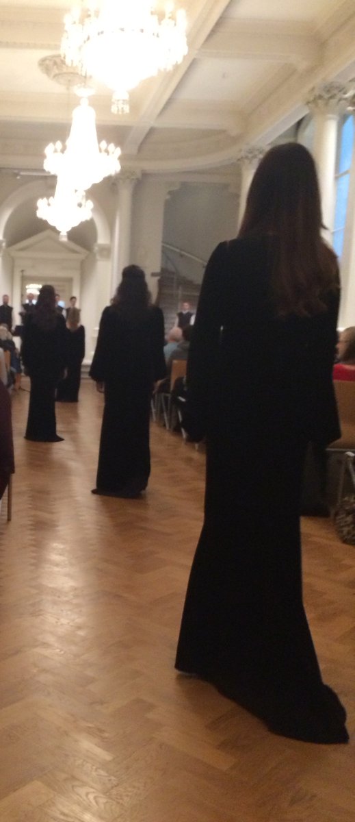 Congrats to all on performances: Michael Holohan's 'A Broken Tree' based on Ledwidge poems  &amp; settings by @mickymcglynn sung by Anuna,@ National Gallery.