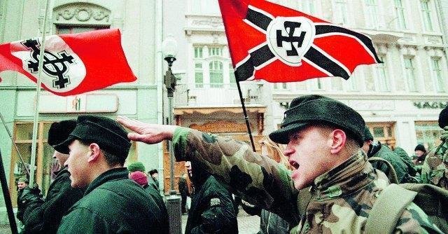 AGNotizie's tweet photo. @sputnik_italia #Porcoshenko è un maiale nazista, sostenuto da #NaziMerkel e dagli idioti della #Cia e #nNato. Non morirà nel suo letto. https://t.co/NWIv47e8Mi