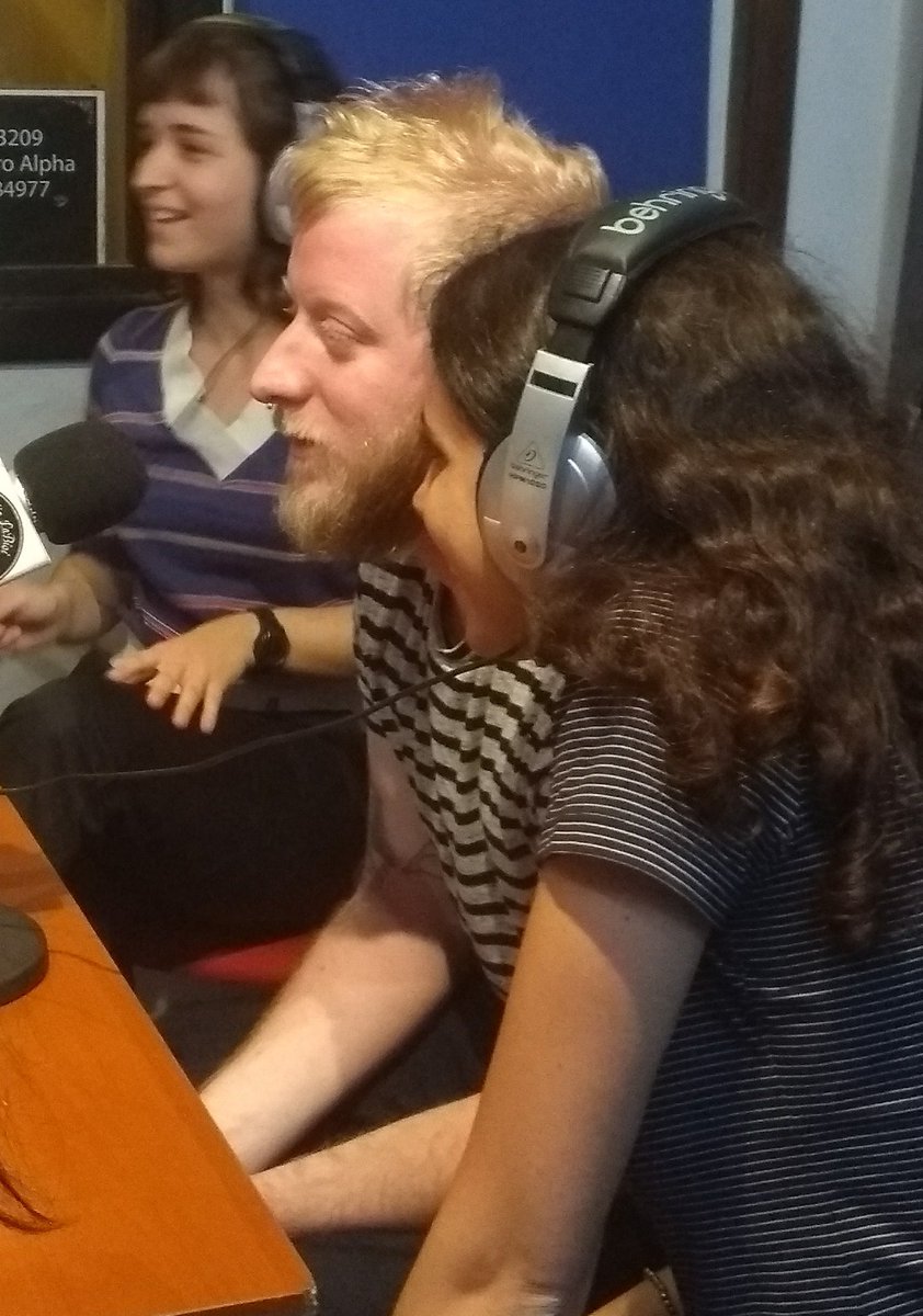 prueba_sonido's tweet photo. Están en el estudio lxs chicxs de #DeIncendios https://t.co/yfc37vyKRA