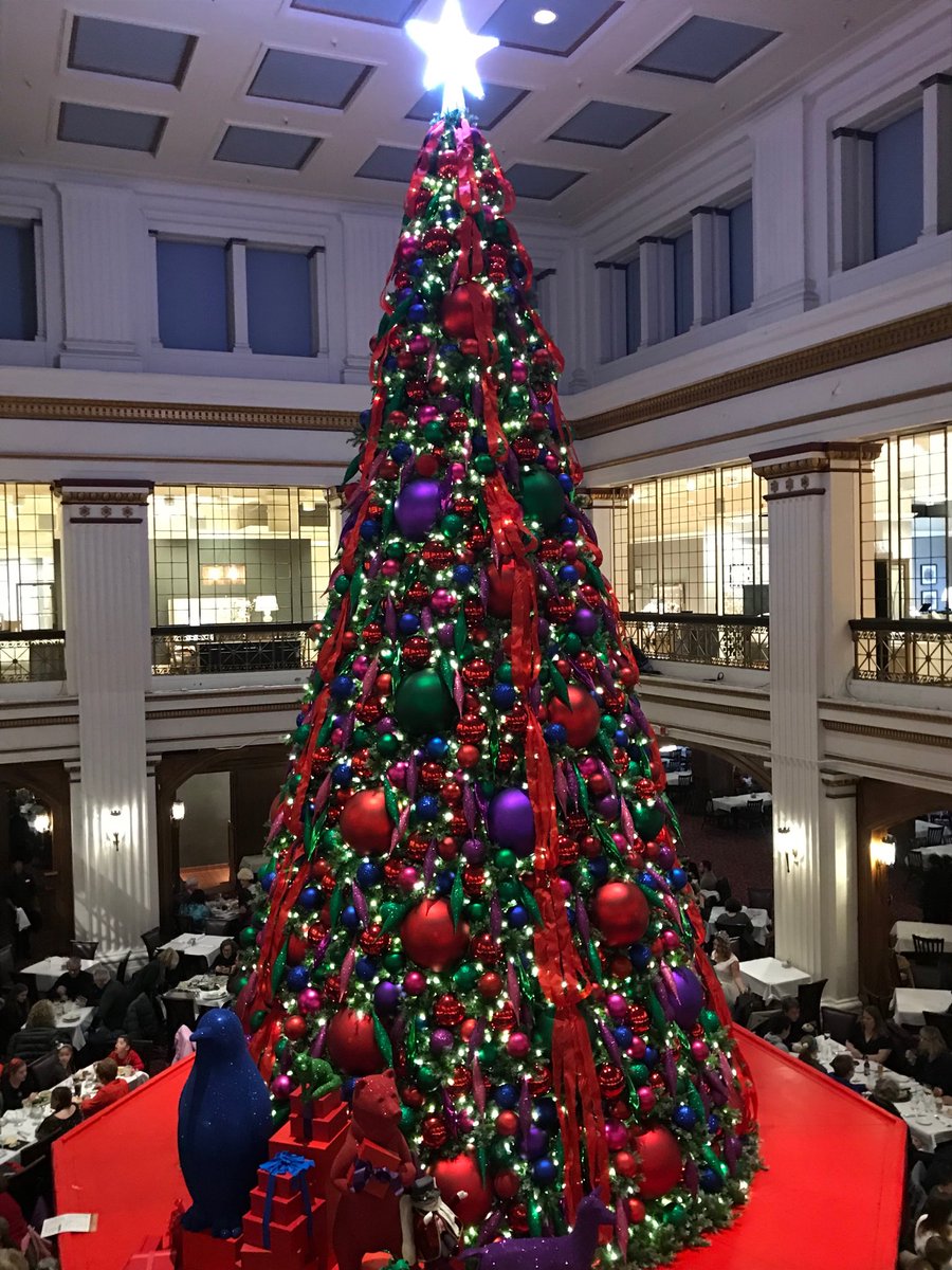EFMoriarty's tweet image. Christmas has come to Chicago!’ #walnutroom