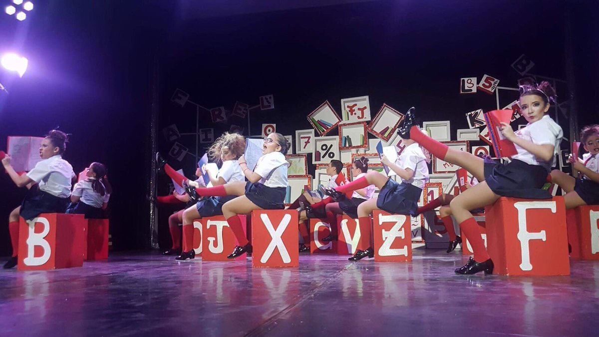 fallafrayj's tweet photo. Gran actuació del nostre grup infantil de #Playbacks al Concurs de @JCF_Valencia amb el seu nou espectacle 'REBELIÓN EN LAS AULAS'. Enhorabona a tota la Delegació! #FrayJMenuda Falles2018 #bunyxocfoc https://t.co/0IxcpRiDlE