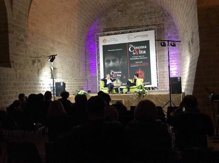 CarpeDiem_Macc's tweet photo. #CheCinemalaVita Massimiliano Buzzanca a Bisceglie con il suo primo romanzo edito da Male Edizioni  https://t.co/Dwazgkeei1 https://t.co/IcolBqgq0m