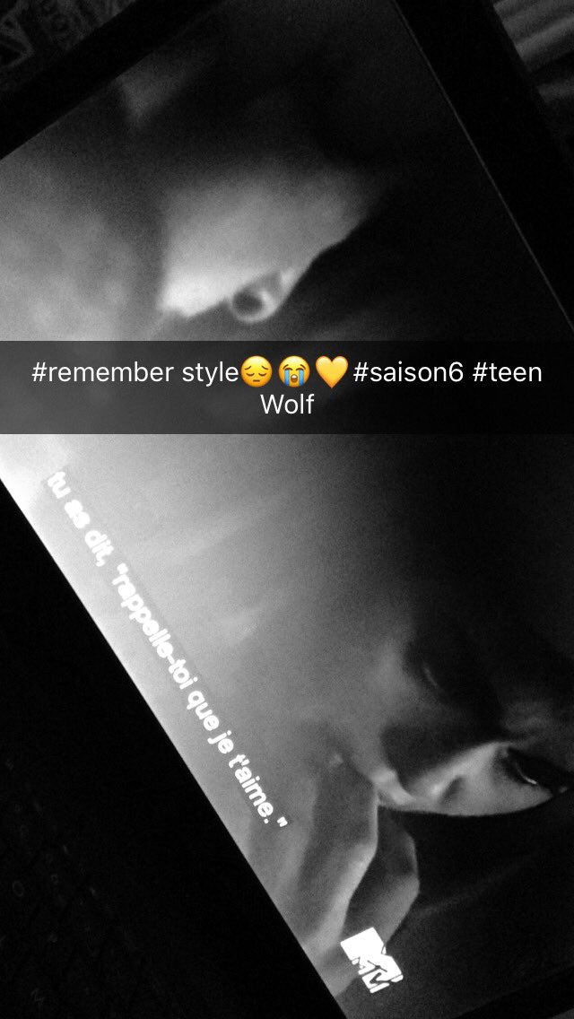 peda_lau_'s tweet photo. Tu a dis..."souvient toi que je t aime..."je me souvient de toi😔❤️#rememberStiles #teenWolf #lydia #scott #saison6 https://t.co/4RV5gmwsH8