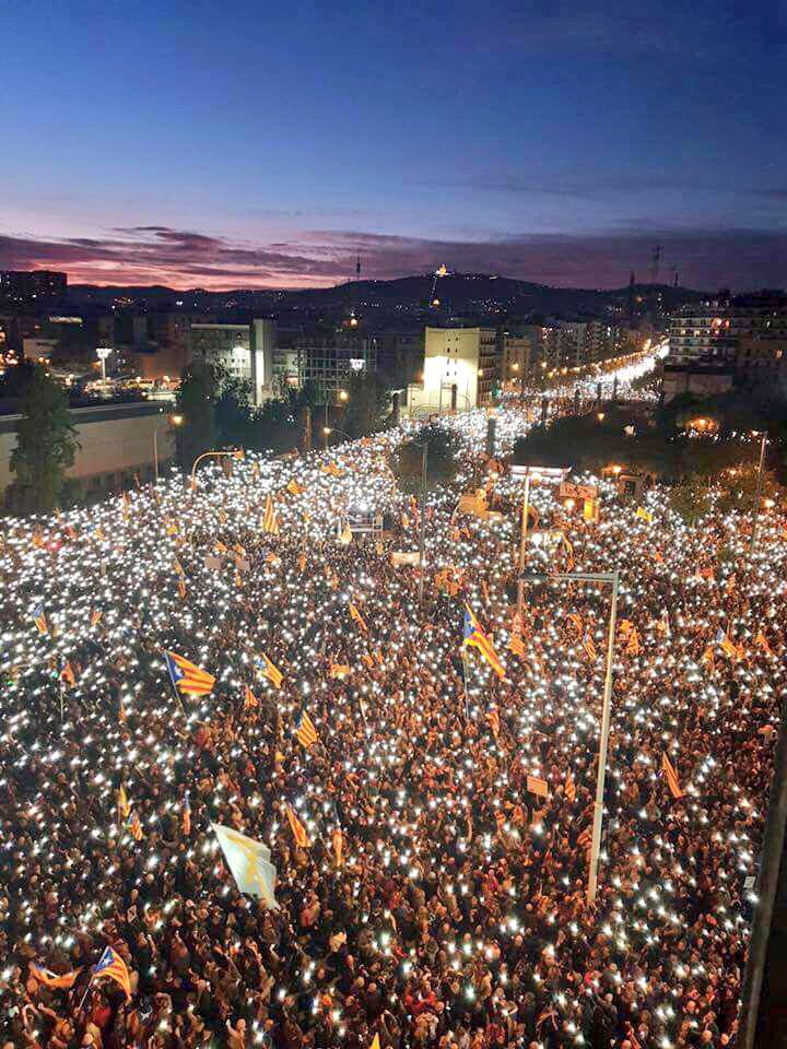 joseprull's tweet photo. 1. Moltes gràcies x la vostra mobilització, no us podeu imaginar com d’important és rebre el vostre escalf aquí dins https://t.co/Q0d66gsXM0