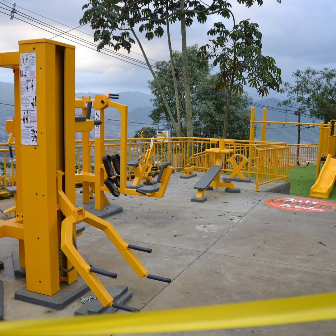 AlcSabaneta's tweet photo. Felices de entregar a la comunidad dos nuevos Parques de Color Encuéntrate, uno de color arena en la vereda La Doctora sector La Inmaculada y otro de color mostaza en la vereda Las Lomitas.

Espacios para disfrutar y compartir en familia. #SabanetaDeTodos https://t.co/71MDBLI9ZJ