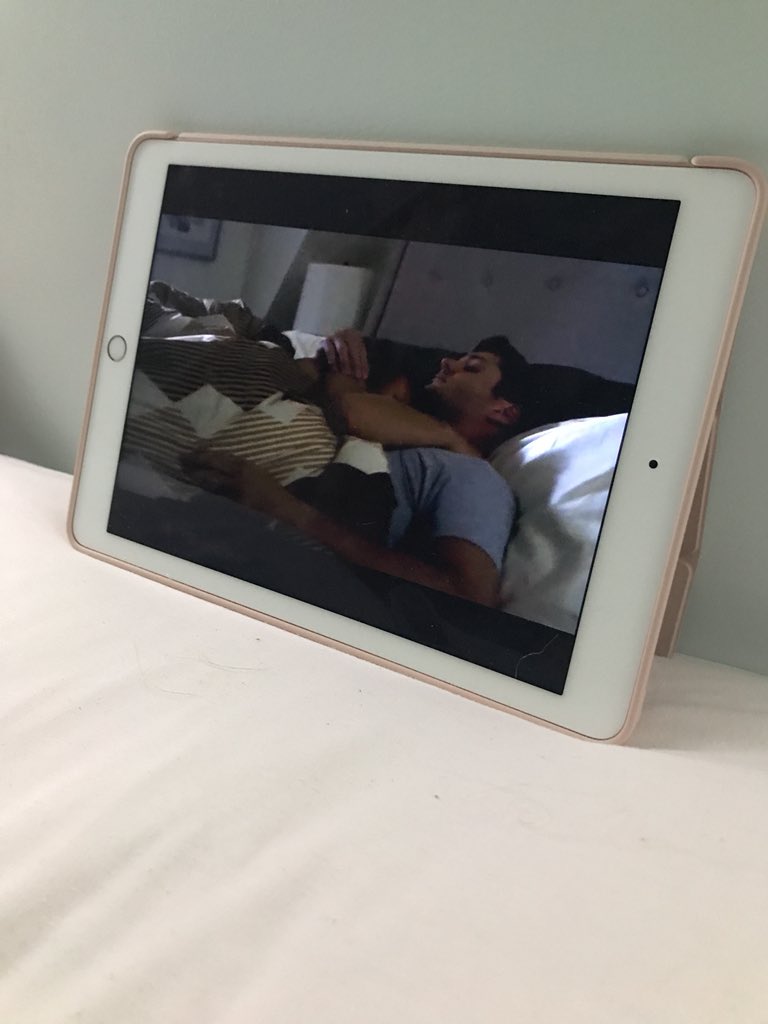 || seasoN SIX IM SOBBING 

Why am i watching this im killkng mYSELF