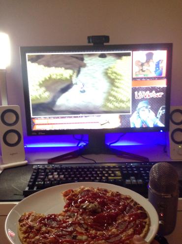 FRANKtheUNDEAD's tweet photo. Watching my boy! @LtVic #squidsquadron #SupportSmallStreamers https://t.co/jKevJLjoRi