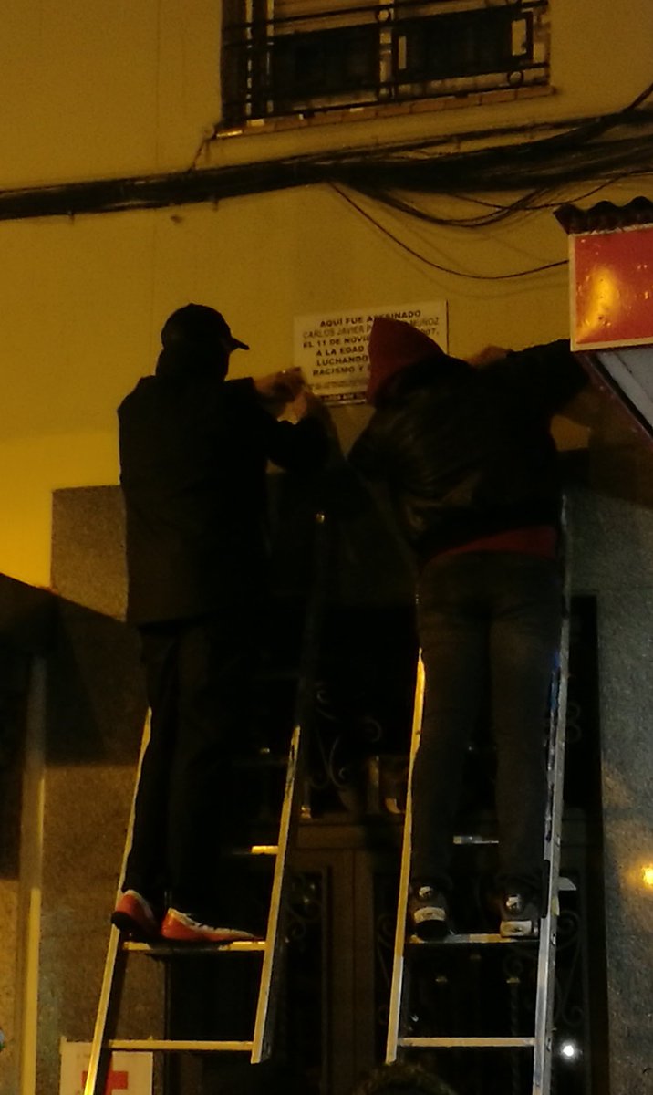 AntifaMadrid's tweet photo. Da igual que nos amenacen, que nos golpeen, que nos encierren, que nos asesinen...
¡Somos ANTIFASCISTAS y no daremos un paso atrás!
#CarlosVive https://t.co/LdVYG6dIl0