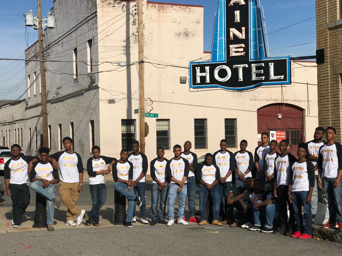Montgomerykl_'s tweet photo. Memphis Trip : Lorraine Motel #nationalcivilrightsmuseum. #guideright #leadership #education https://t.co/rXEJv2GTR5