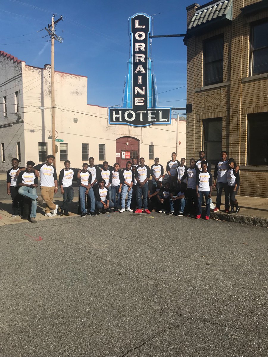 Montgomerykl_'s tweet photo. Memphis Trip : Lorraine Motel #nationalcivilrightsmuseum. #guideright #leadership #education https://t.co/rXEJv2GTR5