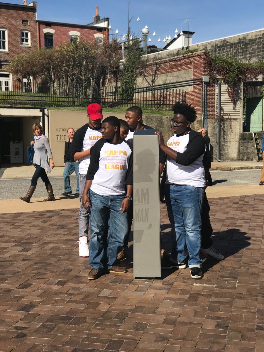 Montgomerykl_'s tweet photo. Memphis Trip : Lorraine Motel #nationalcivilrightsmuseum. #guideright #leadership #education https://t.co/tD8JXv0b52