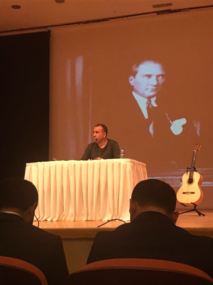 10 Kasım'da Haluk Levent ile bilirlikte Ulu Önder Atatürk'ü andık. Twitterda #HalukLeventEgede hashtagiyle tweet atıp en çok RT alan 1.arkadaşımıza Haluk Levent ile tanışma fırsatı sağladık. 2.,3.,4.5. arkadaşlarımıza ise #oozevenue deki Haluk Levent konserine bilet hediye ettik.