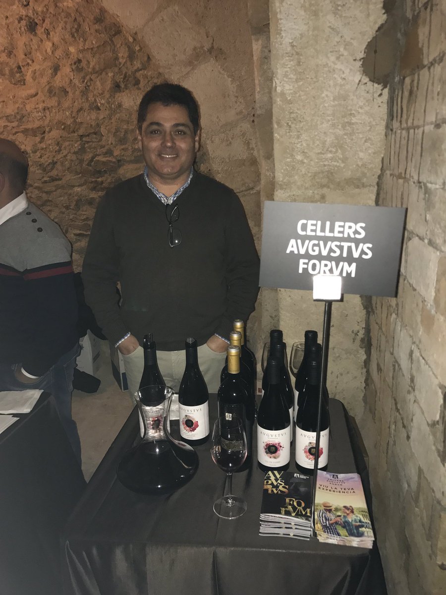 mtmaczassek's tweet photo. Nit de grans vins negres del Penedès. Molts elaboradors de Qalidès estavem amb els nostres vins @bodegastorres @jeanleon1963 https://t.co/glKy2jhsWC