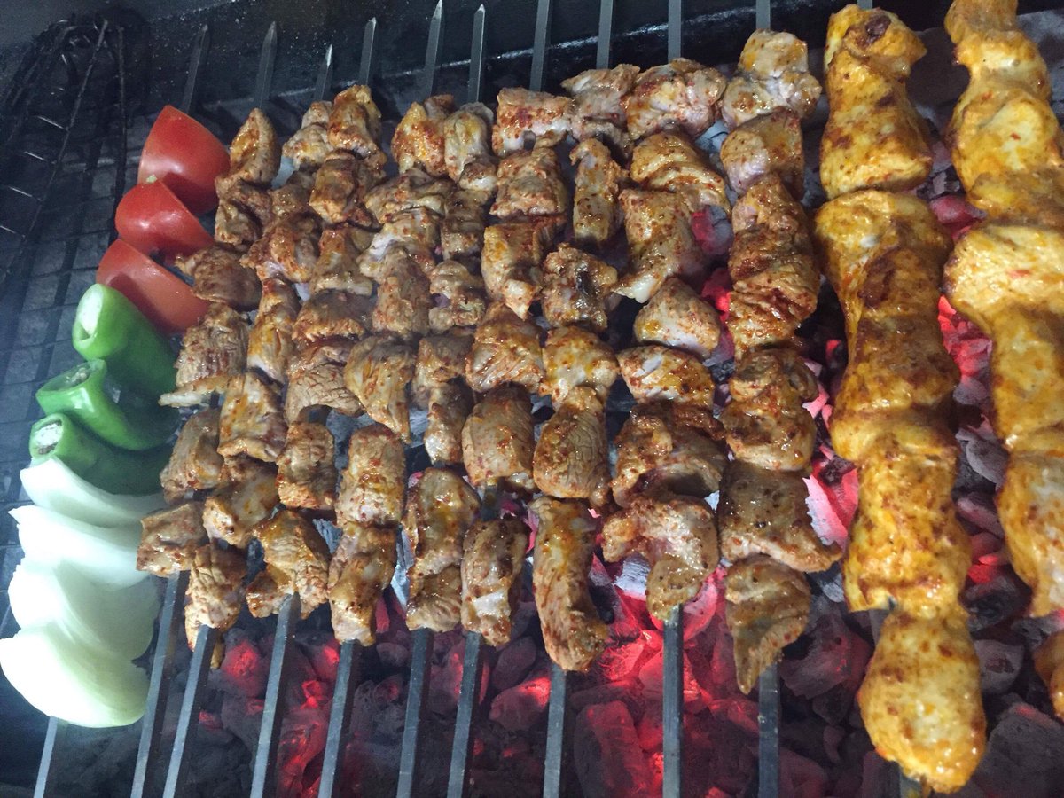 BrackleyKebab's tweet photo. If you ever needed an excuse to visit .. the grill is in full swing !!#kebab #saturdaynight #kebabnight #foodbloggers #deamteam #grill #fullswing #foodlovers https://t.co/lk3yg4jF1W