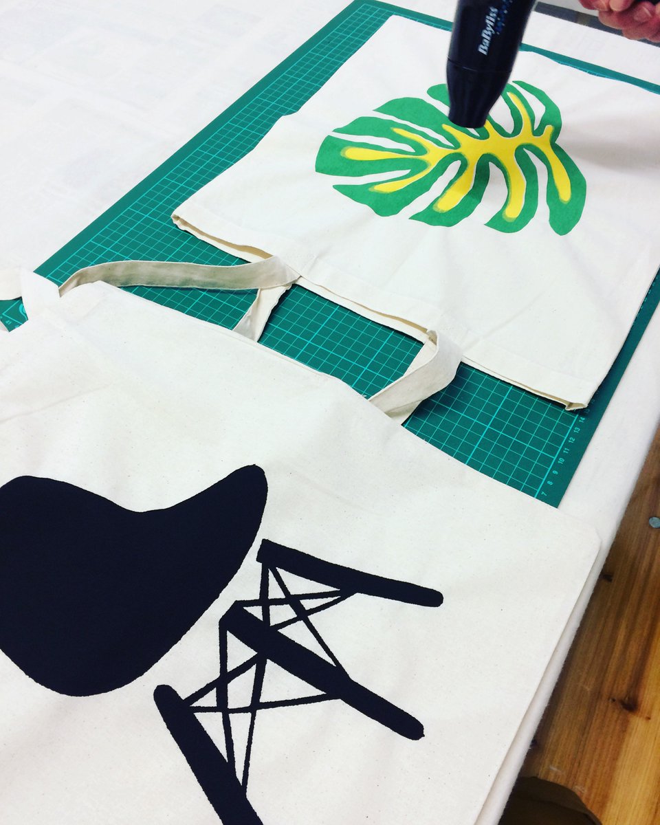 modernmakersHH's tweet photo. We spent the afternoon @resident_store screen printing with the lovely #printmillstudios - felt so good to learn some new techniques and hope to have another go very soon! 🌿 https://t.co/dbfUsbbrR7