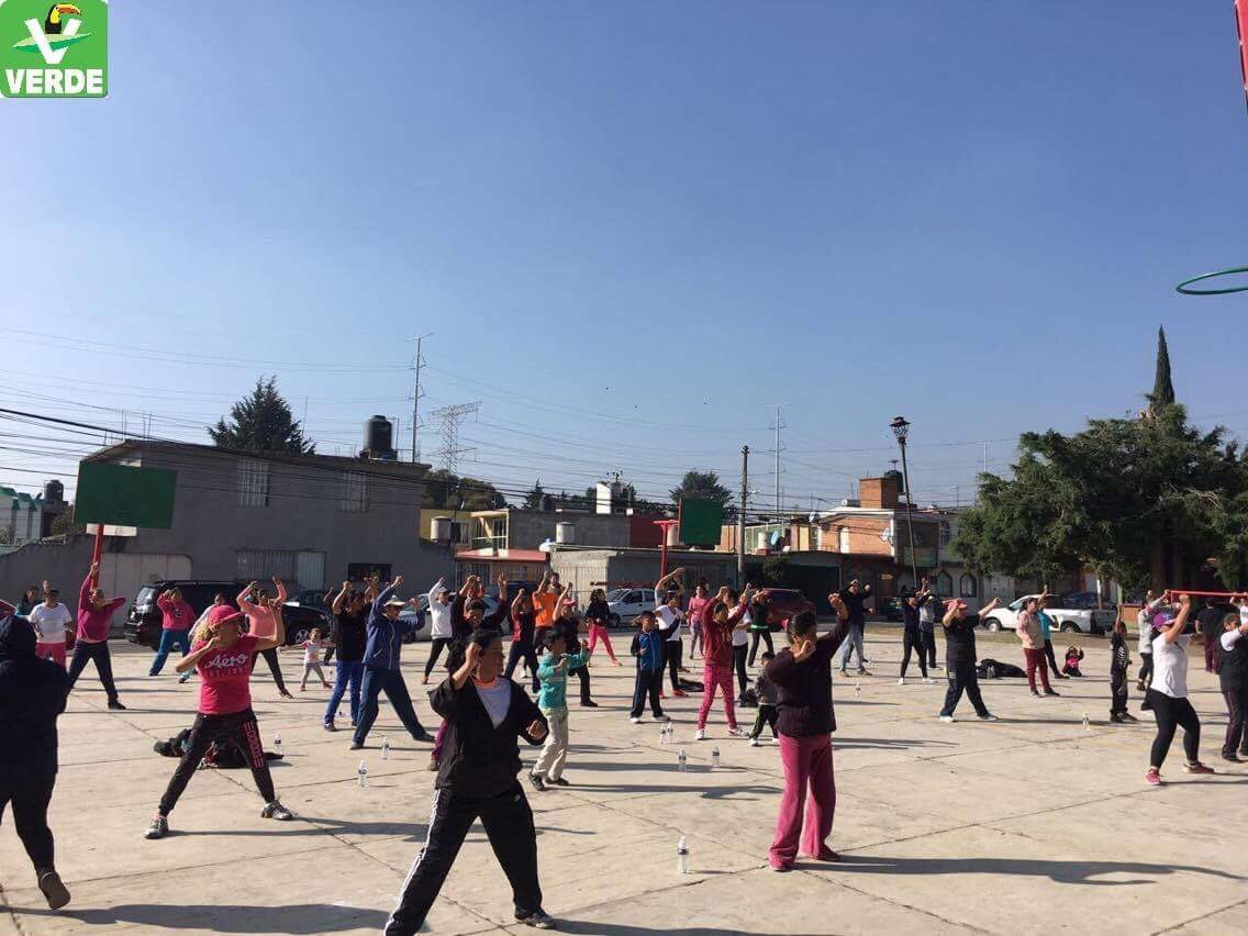 PVEM_Metepec's tweet photo. Esta mañana nos activamos con clase de "Zumba Dance" en la Col. Casa Blanca. Agradecemos al Secretario de Deportes Adrian Rodríguez Ramírez, a  Nuestro Coordinador distrital Jair Garduño Montalvo y al Coordinador de Deportes Manuel Garduño
#ActitudVerde💚 #SoyVerde #DistritoXXXV https://t.co/f66gCriYOX