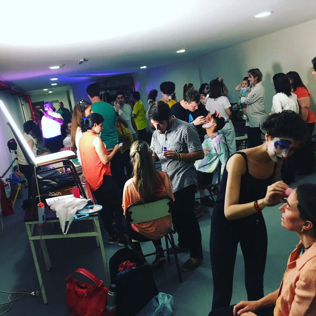 Se armó el centro de maquillaje (faltan pocos minutos!) #murgamadre