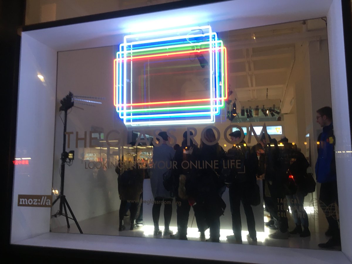 ISAKOnet's tweet photo. Interesting evening at #GlassRoom which ends tomorrow❗️such a great exhibition and a very relevant talk about data profiling BUT on top of all a screening of #blackcodefilm - watch it!! https://t.co/5KApHhK9nH