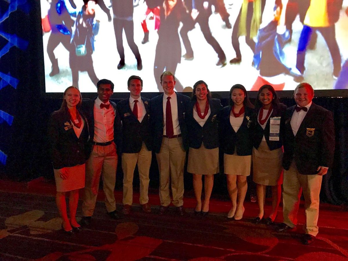 marionfbla's tweet photo. 737's @marks4ilfbla and the Illinois officer team in STL at NFLC #NFLC17MO #ElevateYourFuture #Chapter737 https://t.co/zjAfKSasVW