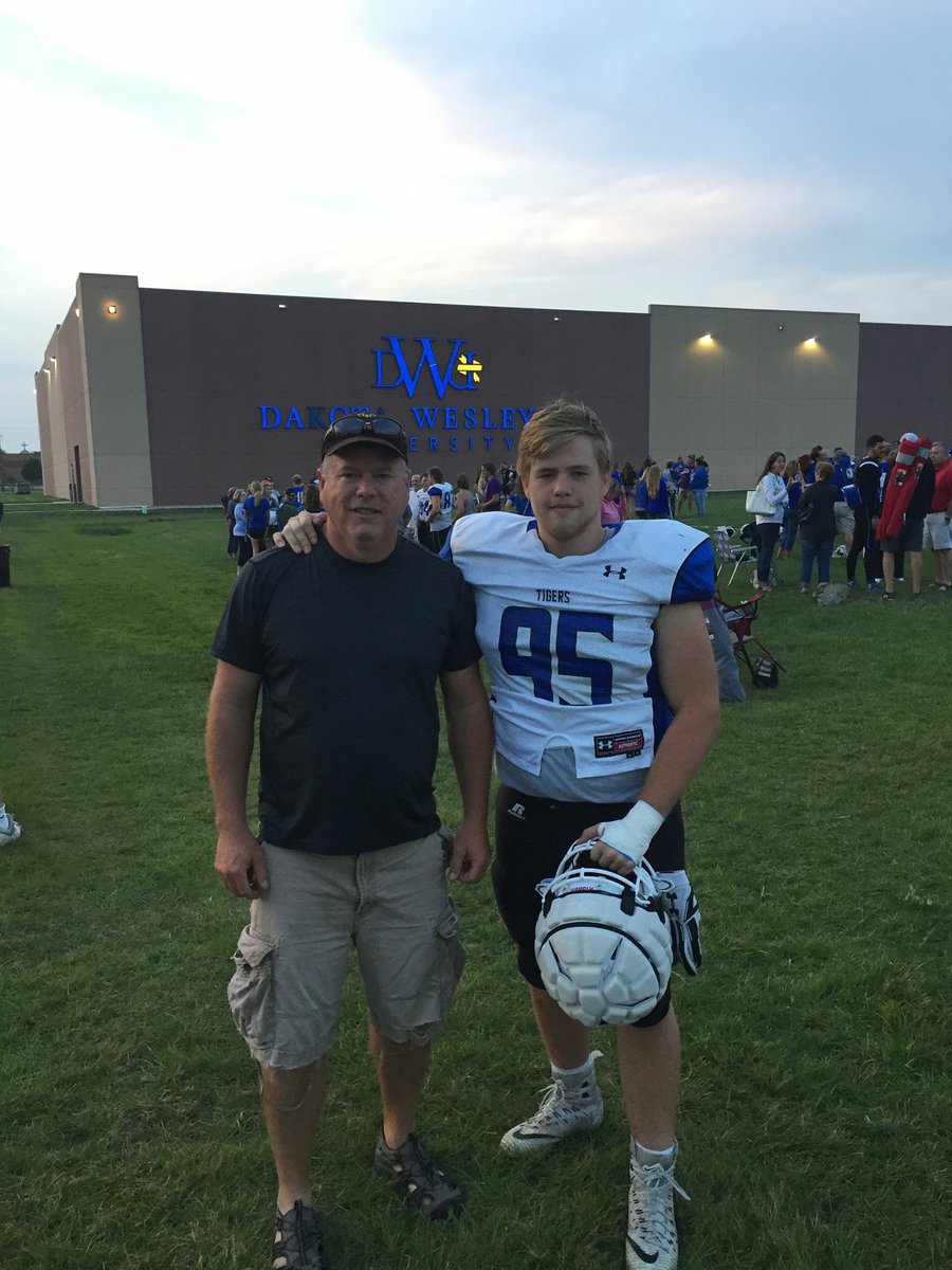 tjohns_54's tweet image. Happy Veterans Day to the goofiest dad out there. Thank you for your 20+ years of service to this great nation #USA #whyistand