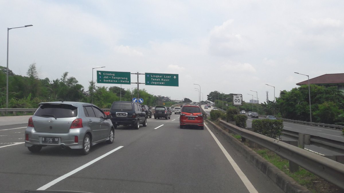 _Tarmin's tweet photo. @TMCPoldaMetro Tol JORR KM 00 arah Pomdok Indah padat https://t.co/T3lquifMXS