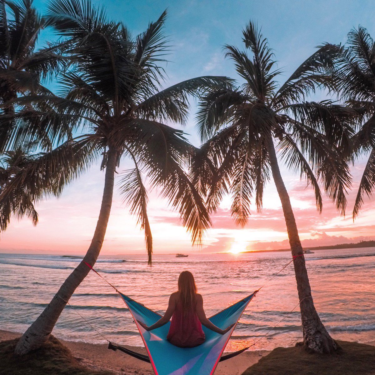 SoneeSFashion's tweet photo. We have the best fashionable finds for that perfect beach chic Instagram. #RoxyGirl #RoxyClothing https://t.co/DMHa98w6eq