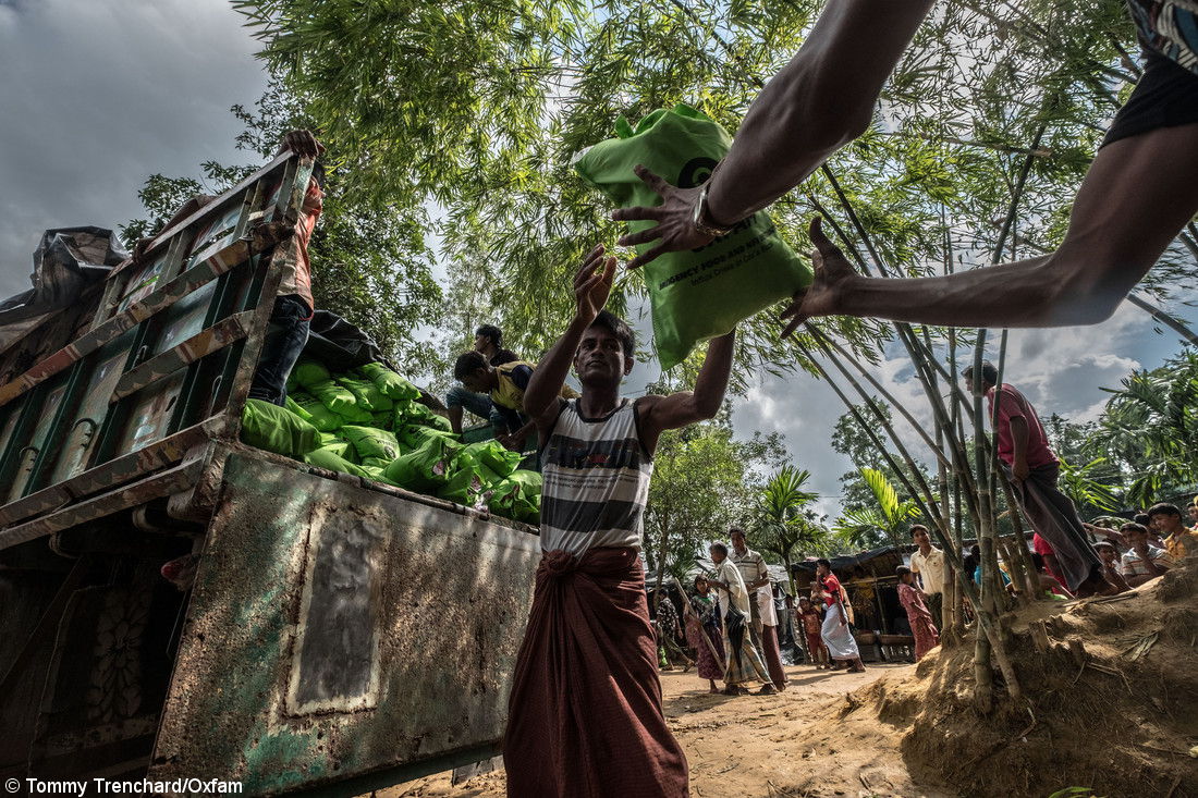 Oxfam's tweet photo. We've helped 185,000 #Rohingya #refugees with clean water, hygiene &amp; sanitation, food &amp; other essential supplies: https://t.co/2P1196CGK8 https://t.co/uH2mbTM6Io