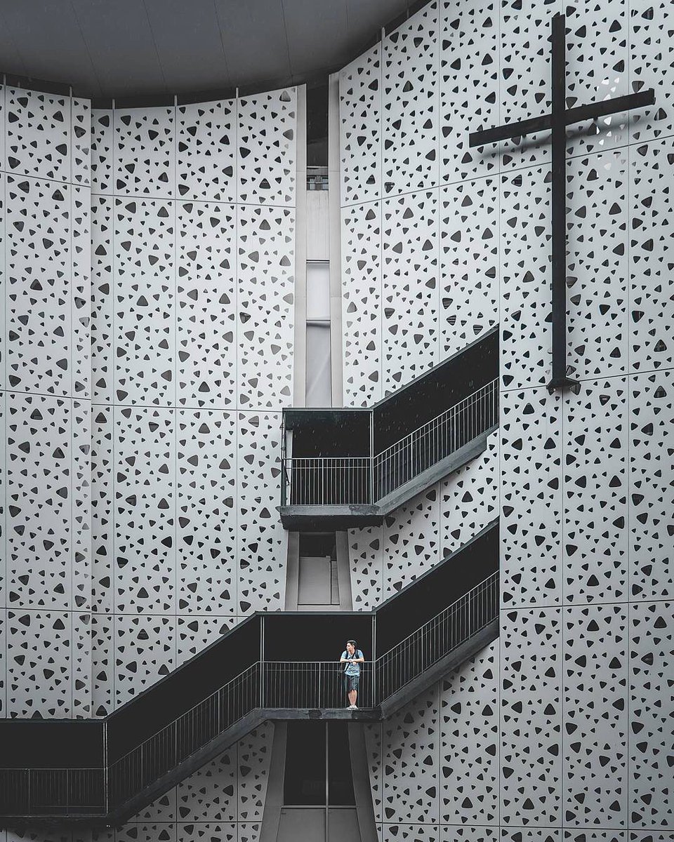 Explore_SG's tweet photo. The facade of Singapore Life Church, captured by today’s featured explorer @qhventures. Follow @qhventures for more amazing visuals!
.
Be part of the community! Tag your images of Singapore with #LetsExploreSG 👊🏼 https://t.co/6vdwFYg0Sv