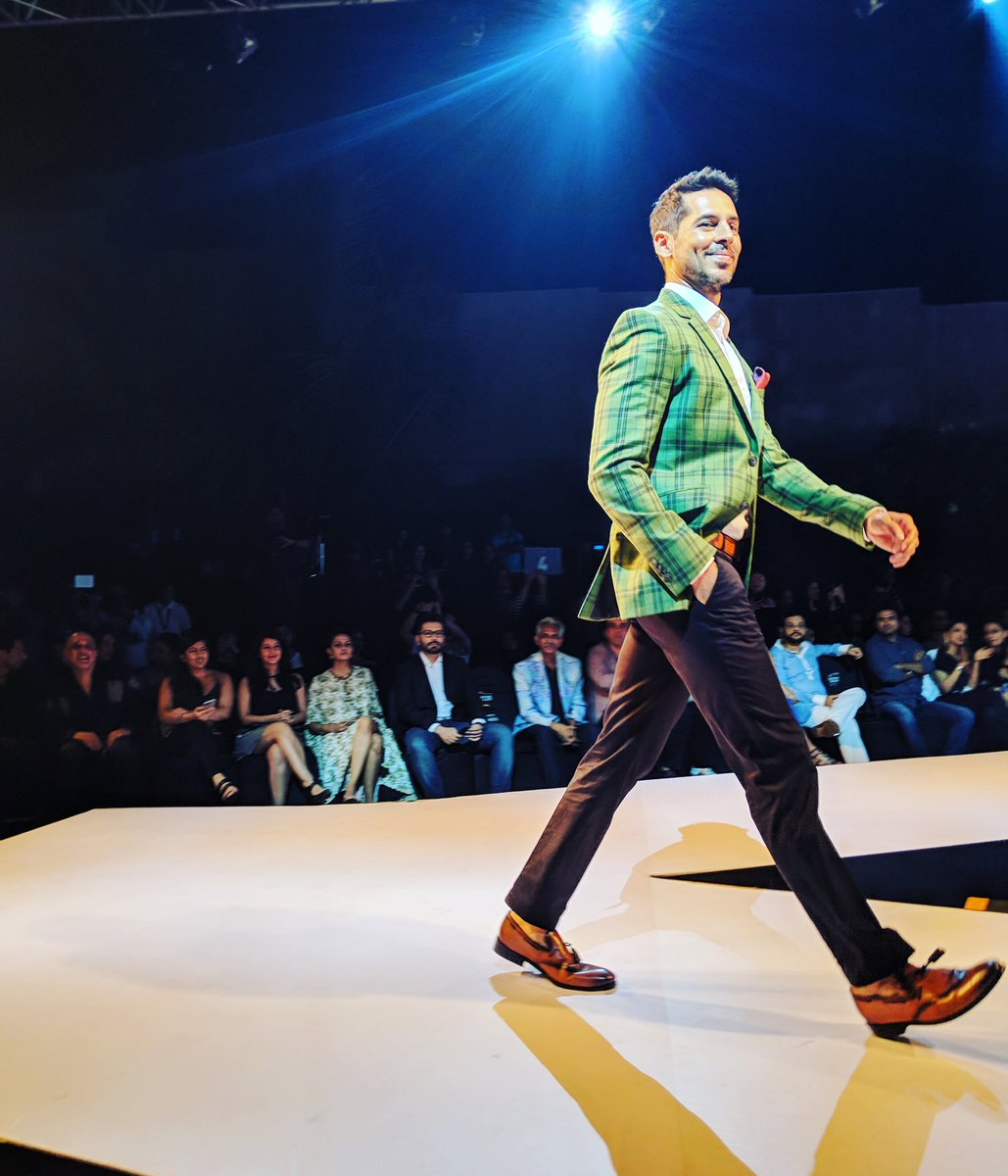 Dino brings the swagger in Green closing out the @vanheusenind show. #teampixel #vhgqfashionnights