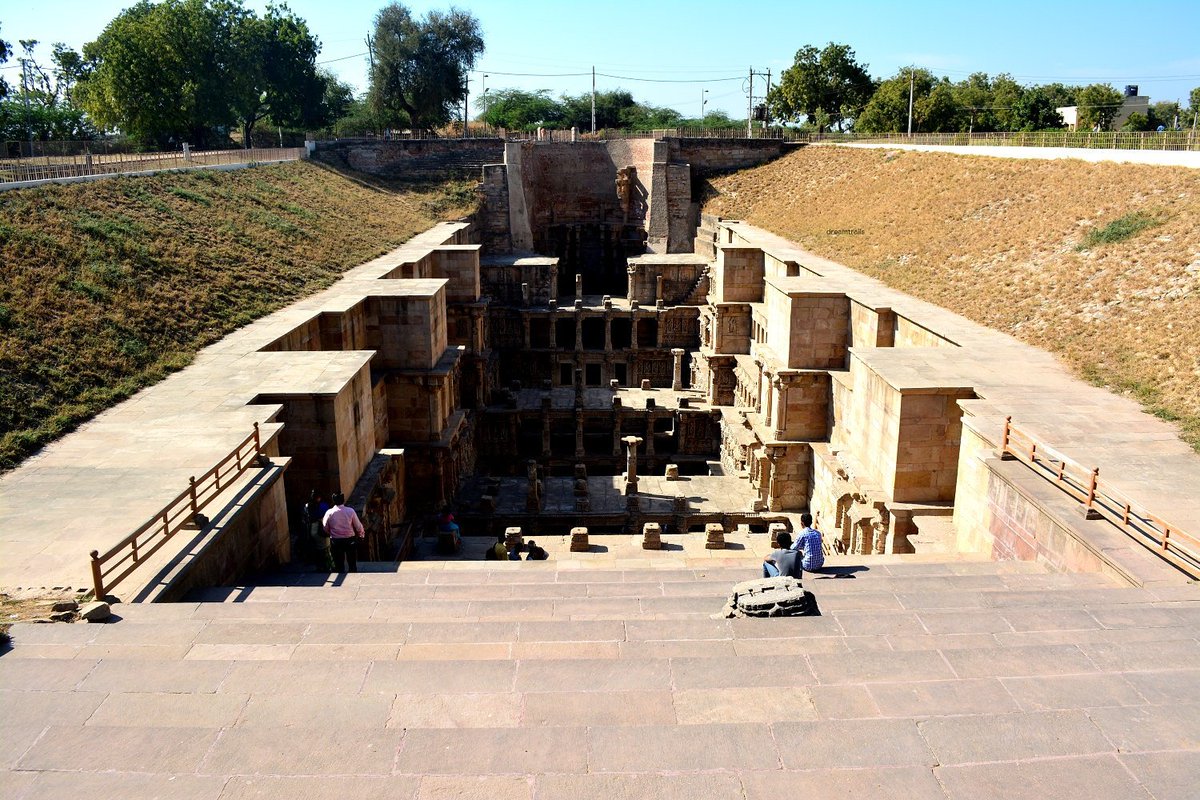dreamtrails_in's tweet photo. Rani Ki Vav, a stepwell in #Gujarat, will not fail to impress you with its intrinsic artistic stone carvings.
#IncredibleIndia
#travel
#ttot
#indiatravel https://t.co/TFlQjy15Ic