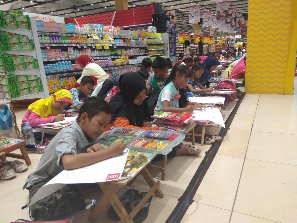 Transmart_IND's tweet photo. 3. Mau lihat keseriusan para adik-adik peserta? Yuk lihat album Lomba Mewarnai Transmart Kalimalang. Mereka tidak hanya serius mewarnai tapi juga menghasilkan kreasi yang bagus-bagus. 🙌🏻🙌🏻🙌🏻

Salut deh! #FamilyFunDay #LombaMewarnai #TransmartKalimalang https://t.co/8lZUXQK8Kp