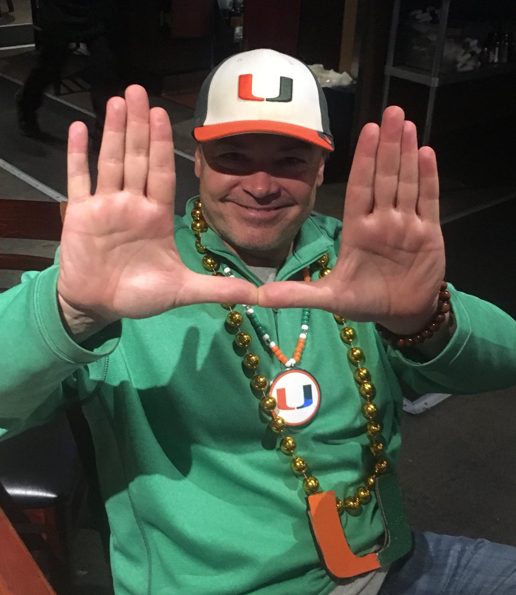 DMoysychyn's tweet photo. #ItsAllAboutTheU @LosAngelesCanes @17thstreetgrill #GoCanes #CanesGameWatch https://t.co/mrCzK3ysar