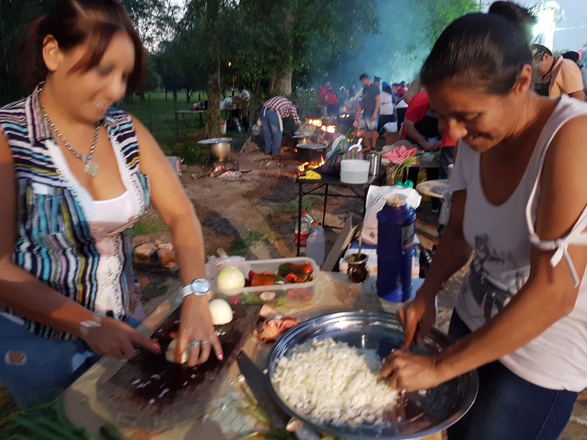 rsudamericana's tweet photo. #FiestaDelGuisoDeArroz🍲🍜] #Postales📸Así se comienza a palpitar la 17° edición de la tradicional celebración con un clima espectácular😄👏

#Compartinos tu foto 🤳 en #Riachuelo, Vos ¿Cómo preparás el GUISO de ARROZ? https://t.co/A1M3eUAUVi