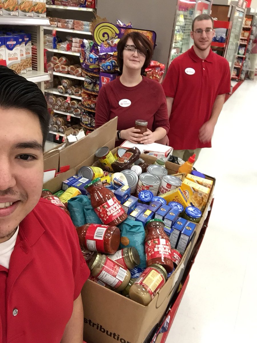 jasonmunoz93's tweet photo. Winning the weekend by filling the floor for our guests at T1883!! #G298TubChallenge @MezaJr @JaxBackes @taykwent https://t.co/4VxPoFIIv7