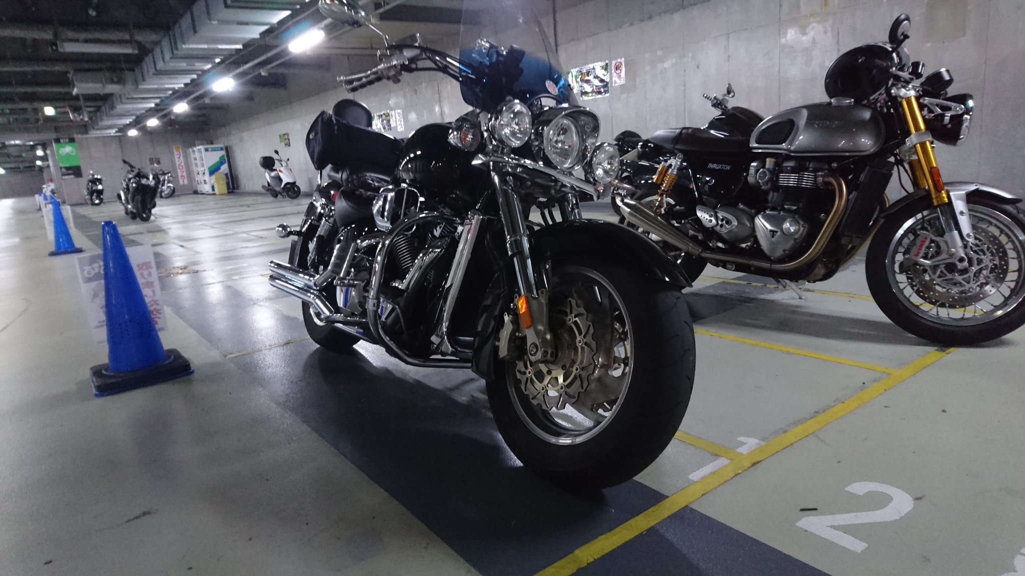 部長 今日はモトラドと キノの旅を見た 一緒に秋葉原に来ましたー W 相変わらず相棒はデカ過ぎて駐車場に縦も横も収まりませんw T Co Asr3nre6ce Twitter