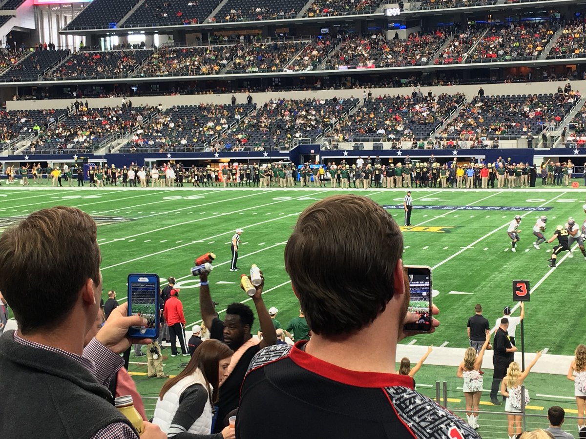StarsAtNight77's tweet photo. That feeling when everyone around you is shooting cell phone video in vertical and not horizontal 😶 #productionstuff #WreckEm https://t.co/xcK8NNu15A