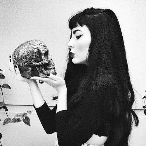 MisfitMatch's tweet photo. Tell me #misfitmatch #death #dead #DiaDeLosMuertos #Halloween #skeleton #Skullgirls #skullcandy #gothic #witch #wicca #horror #addamsfamily #emo https://t.co/VOEbIgEp2r