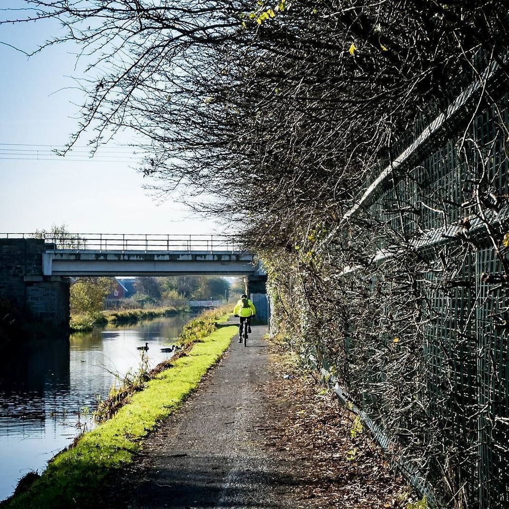 phillconnell's tweet photo. Jealous of this guy while I was walking t'other day. #ridebikesmore #RochdaleCanal #canal #MTB #cycling #outsideis… https://t.co/vEiGhTOsGZ https://t.co/0C8vKg1Wq0