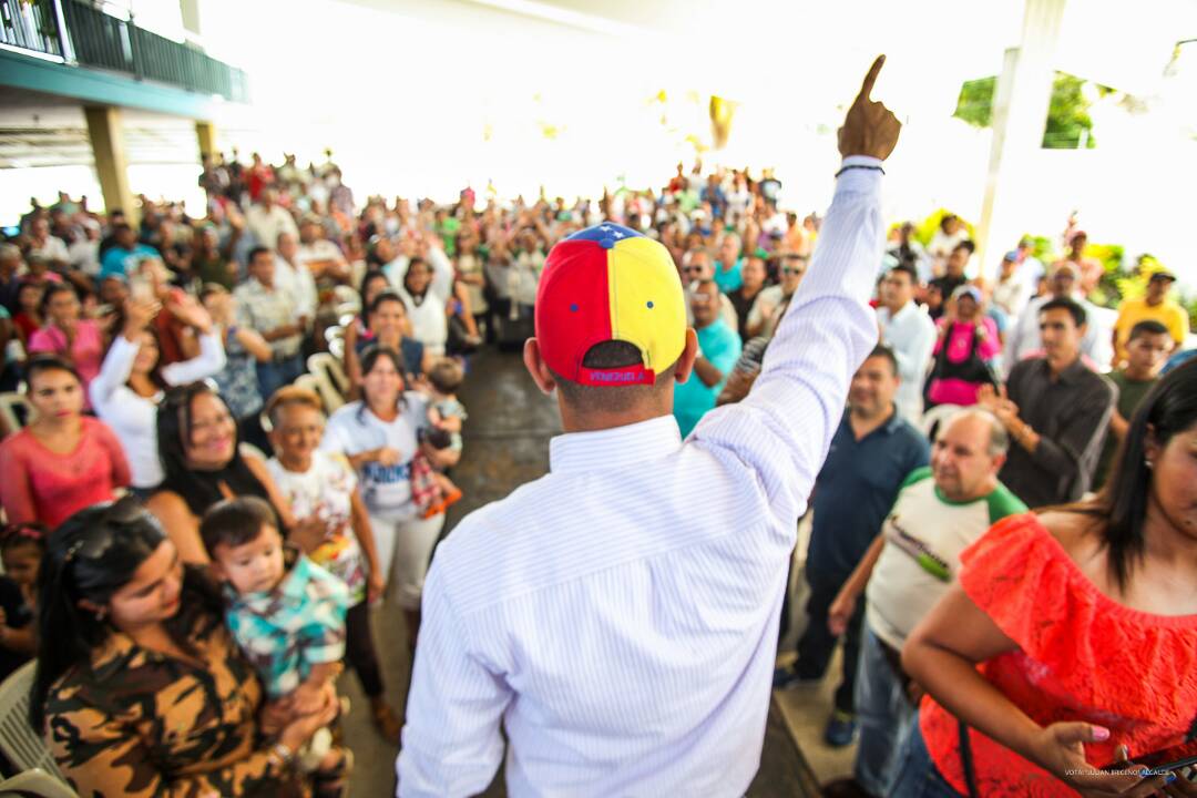 JulianBriceno's tweet photo. En Vzla el derecho al VOTO ha sido una conquista que nos ha costado Sangre, Sudor y Lágrimas.
Nosotros a esa conquista no podemos renunciar, tenemos el deber seguir haciendo valer nuestro derecho. #JulianBriceñoAlcalde #ACiudadBolivarPonleCorazon #YoSiVoto #SeguimosContigo https://t.co/uFFpbg2TnI