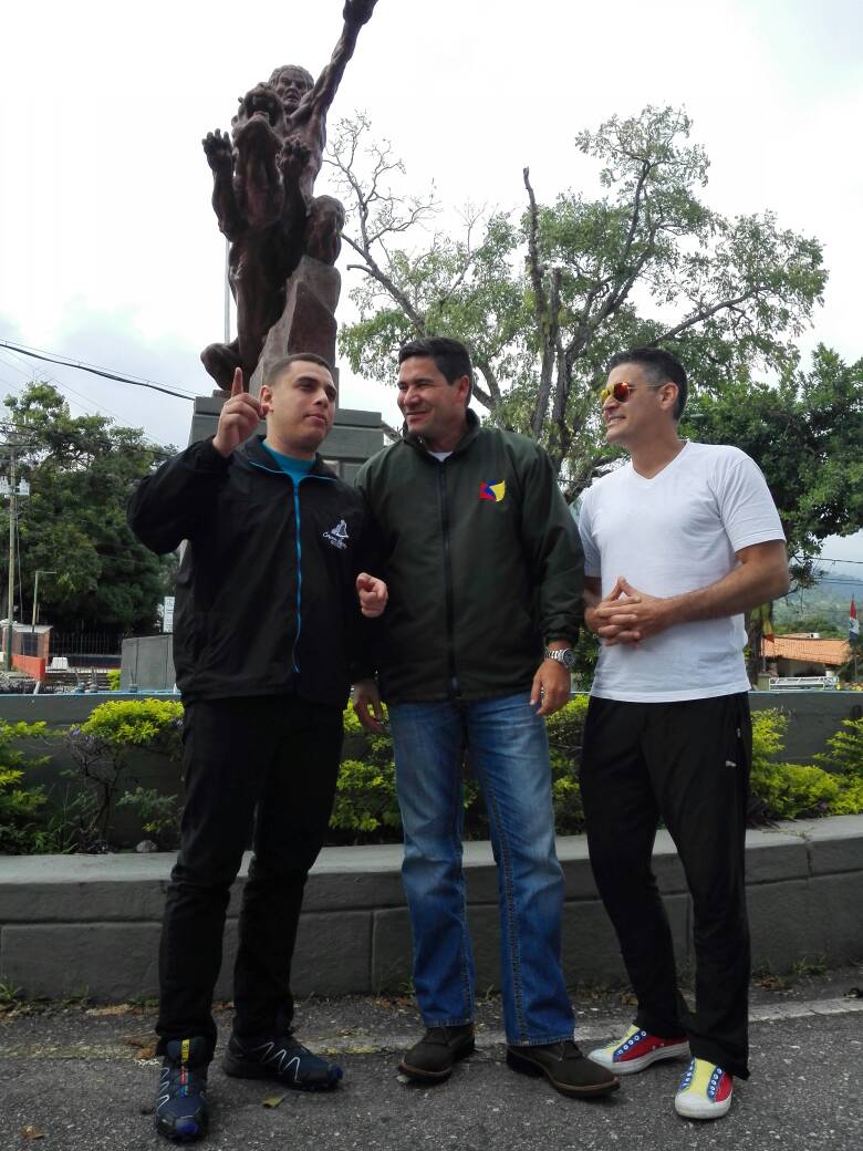 AquilesPsuv_4F's tweet photo. Desde la tierra de maria lionza le llega #CorazonLlaneroYaracuy como serenata a las montañas de sorte arpa maestro a nuestros ancestros. #N3311Nov https://t.co/eVJmrNNpnT