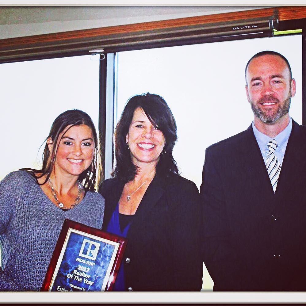 Realtor_Ryan_'s tweet photo. @esther_rae11  2017 #realtor of the year. #realestate #battlecreek #homesforsale https://t.co/ABA9EfWSOu