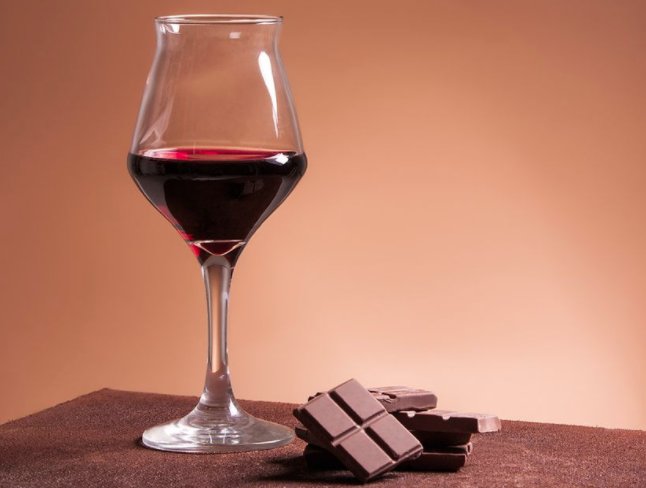 OttawaCitizen's tweet photo. Here's why you should have more red wine and chocolate (a lot more) https://t.co/9X9J5mQlG4 https://t.co/gZZmGZvUUq