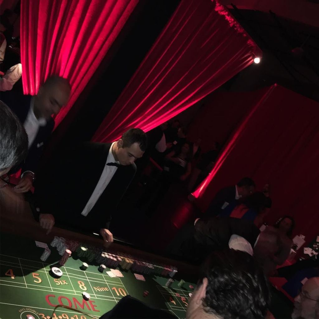 Goldennoteent's tweet photo. Golden Note stepping it up.  Casinos fundraiser with amazing decor.  Making money for an awesome school. #casinoni… https://t.co/CNNTRvk9bP https://t.co/BO4VcNkYDI