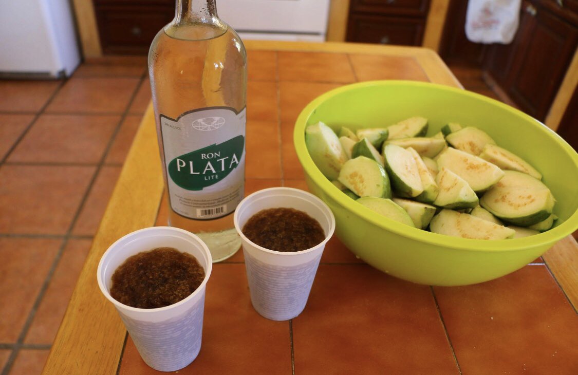FromNicaragua's tweet photo. Yo que no queria tomar #RonPlataLite mi delirio.. ¡FELIZ SABADO! #Guayaba #RonPlata 🤤 https://t.co/ptiTLny6ZI