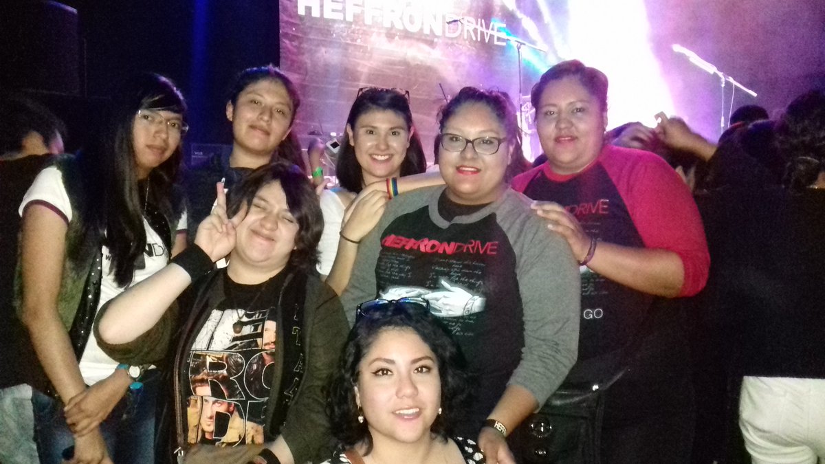 HatzOli's tweet photo. The best night ever!!! @HeffronDrive @dbeltwrites #HeffronDriveMX https://t.co/XsSQTZ0Q8b