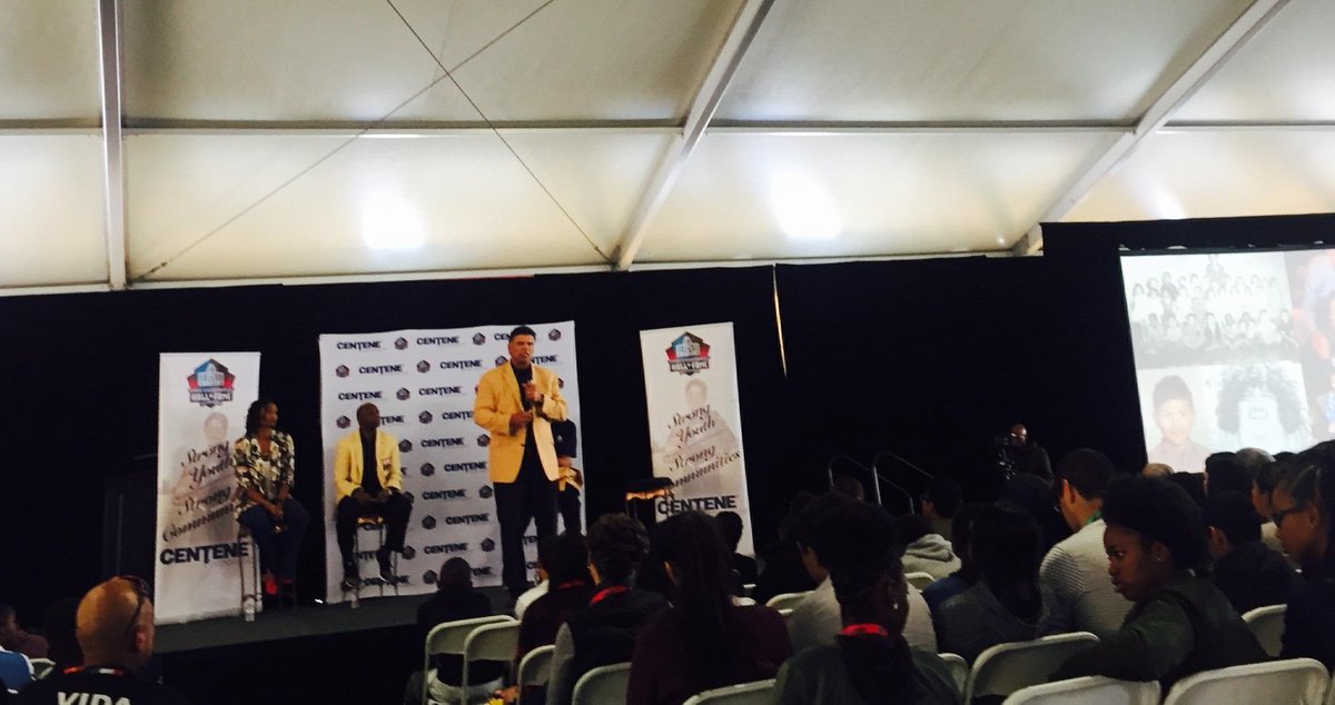 HealthNet's tweet photo. Great day at the #SYSC summit with Pro Football players speaking to LA teens about knowing their worth and the power behind their choices. #URWhatUThink https://t.co/E75lHg9sYJ
