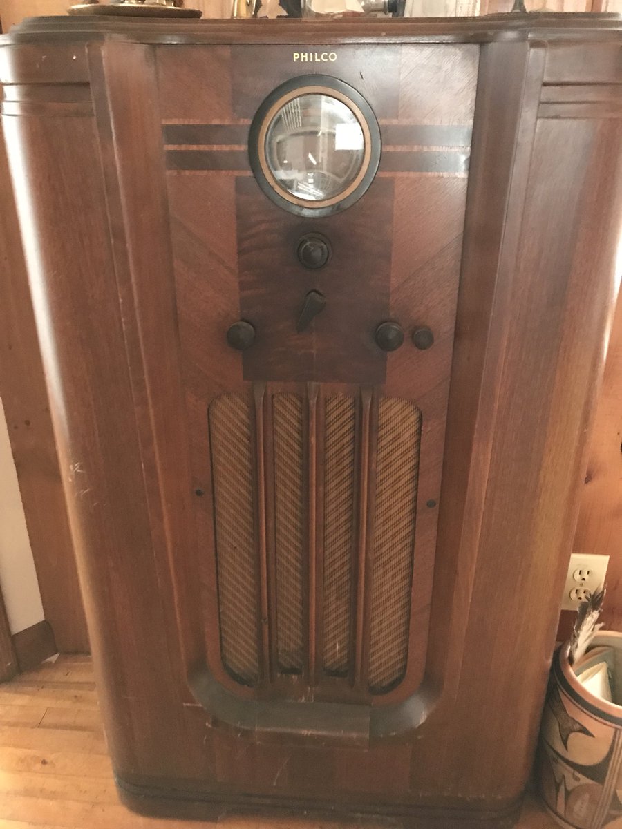 juliaschrenkler's tweet photo. Wish the cabin Philco worked, but the @MPR site allows me to stream @ClassicalMPR @mn_orchestra #mpr50 concert https://t.co/b2MNP0kk7Q