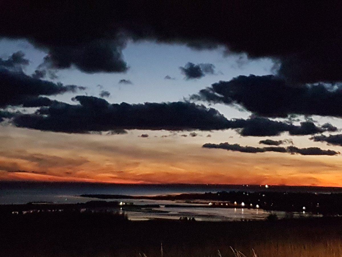 purloo's tweet photo. A most beautiful sunset https://t.co/sqjJE5ocga